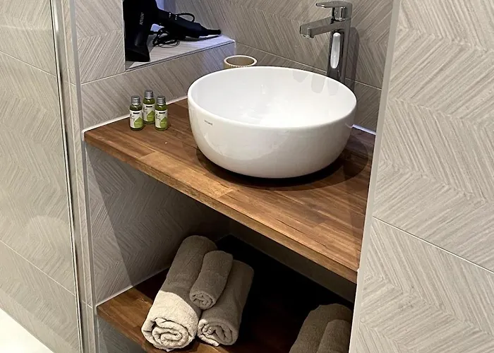 Apartment K - Bright 2 Bedroom - Families & Groups Welcome Vienna