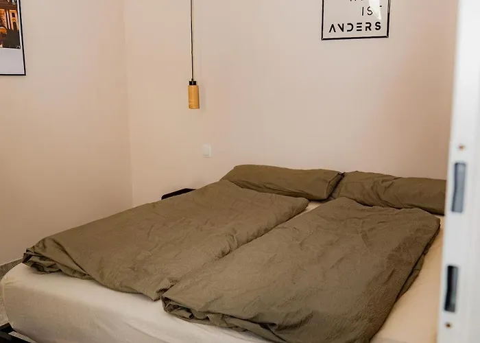 K - Bright 2 Bedroom - Families & Groups Welcome *