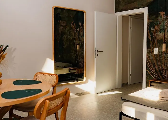 K - Bright 2 Bedroom - Families & Groups Welcome Apartment